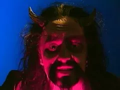 सुंदर छोटे बालों वाली श्यामला 3some