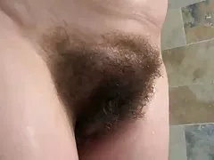 उसके विशाल स्तन हिंदी परिपक्व bathes