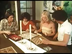 विंटेज foursome मज़ा तब स्क्रैबल
