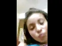महान शरीर के साथ बालों वाली लड़की
