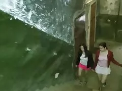 लड़कियों के शयन कक्ष में मज़ा है