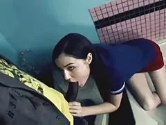 स्कीनी किशोर एक बीबीसी की कोशिश करो
