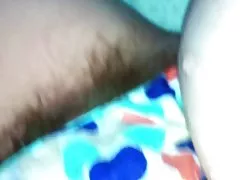 Wifes जाँघिया में बालों भावपूर्ण बिल्ली