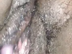 आबनूस गीले बालों बिल्ली सोलो खेल